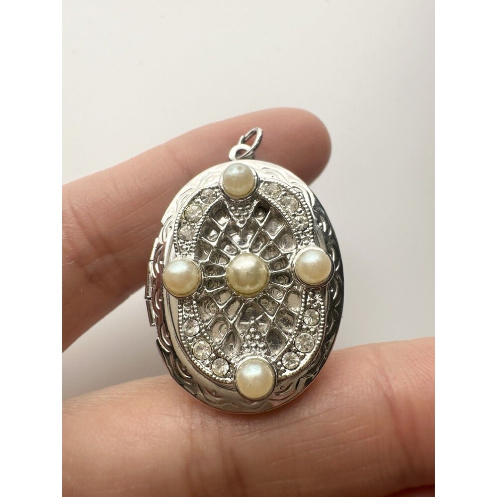 Vintage Locket Pendant Faux Pearls Photo Picture Jewelry Silver Tone